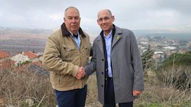 אמיר ירון עם דובי אמיתי, צילום: יעל שביט